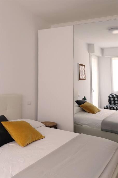 Bilocale Metro 4 Blu Frattini - Airport Linate Appartement Milaan Buitenkant foto